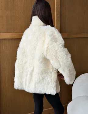 Светлая женская двухсторонняя дубленка - фото 7