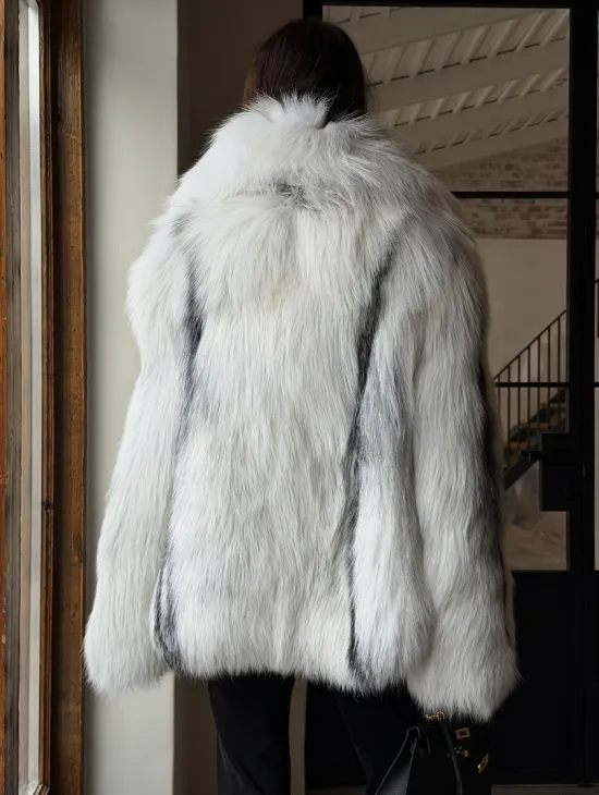 Шуба из цельного меха белой арктической лисы с шалевым воротником - фото 5