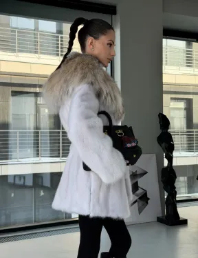 Белая шуба с капюшоном из рыси - фото 13