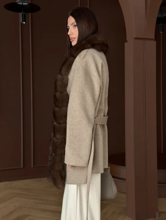 Пальто с отделкой из меха песца - фото 10