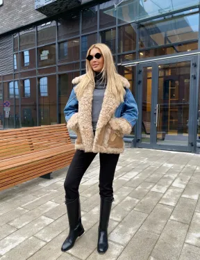 Куртка джинсовая с отделкой из натуральной овчины - фото 6