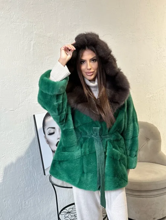 Норковое пончо с капюшоном в цвете изумруд - фото 1