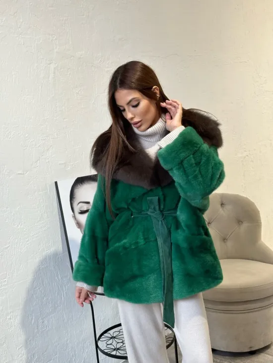 Норковое пончо с капюшоном в цвете изумруд - фото 3