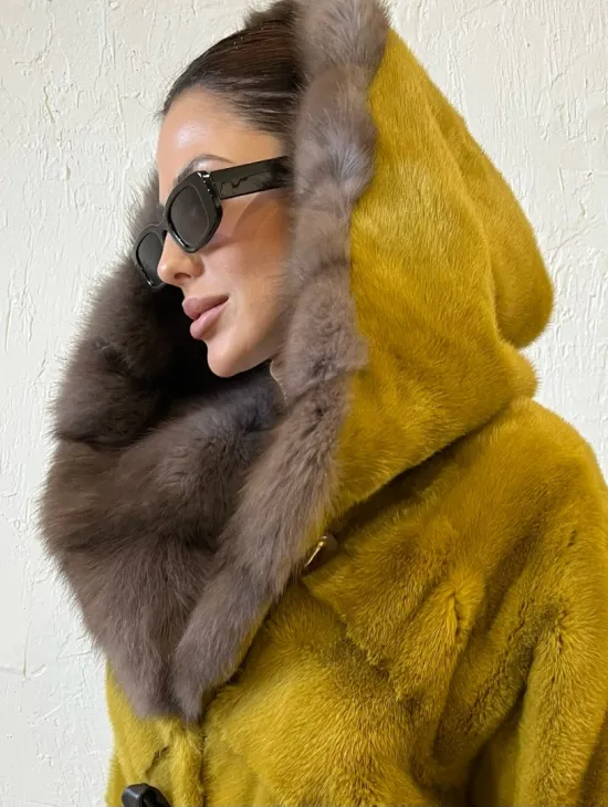 Норковая шуба с капюшоном куница - цвет горчичный - фото 2