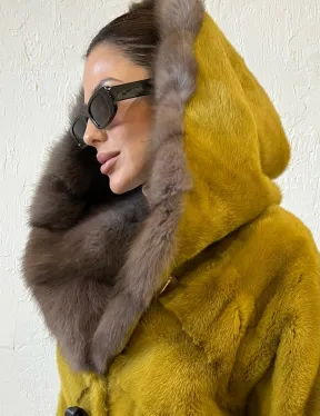 Норковая шуба с капюшоном куница - цвет горчичный - фото 2