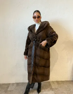 Шуба из меха норки с капюшоном - цвет соболь - фото 1