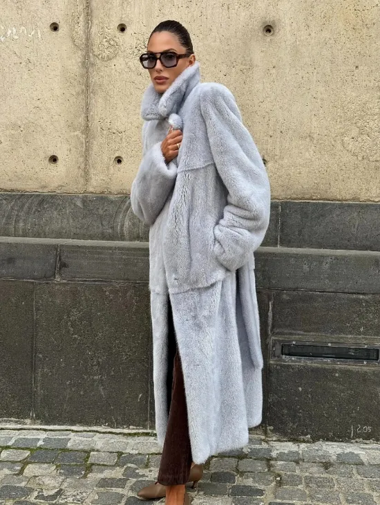Голубая шуба из плюшевой норки “Velvet” - фото 7