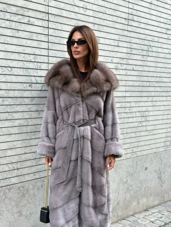 Изысканная норковая шуба с капюшоном из меха куницы - фото 1