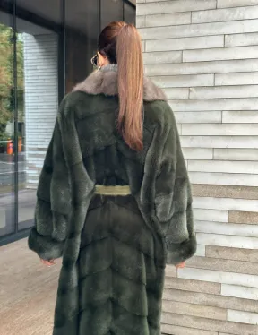 Шуба норковая хаки с воротником из меха куницы - фото 1