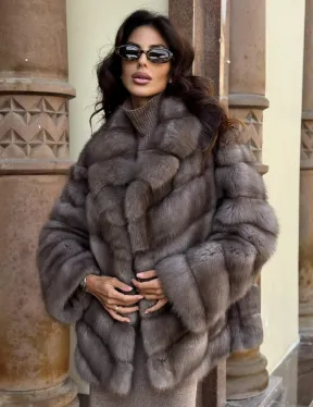 Элегантная шуба из меха куницы - серый трюфель - фото 6