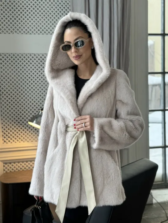 Норковая шуба с капюшоном под пояс - цвет пудра - фото 0