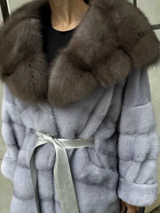 Шуба норковая с капюшоном из меха куницы - цвет голубой - фото 1