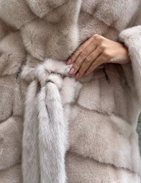 Бежевая норковая шуба в цвете пудра - фото 2