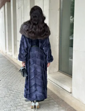 Длинная шуба из норки с капюшоном из куницы - цвет синий графит - фото 8