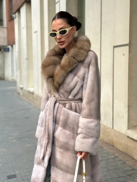 Шуба норковая с воротником из меха куницы - нюд - фото 2